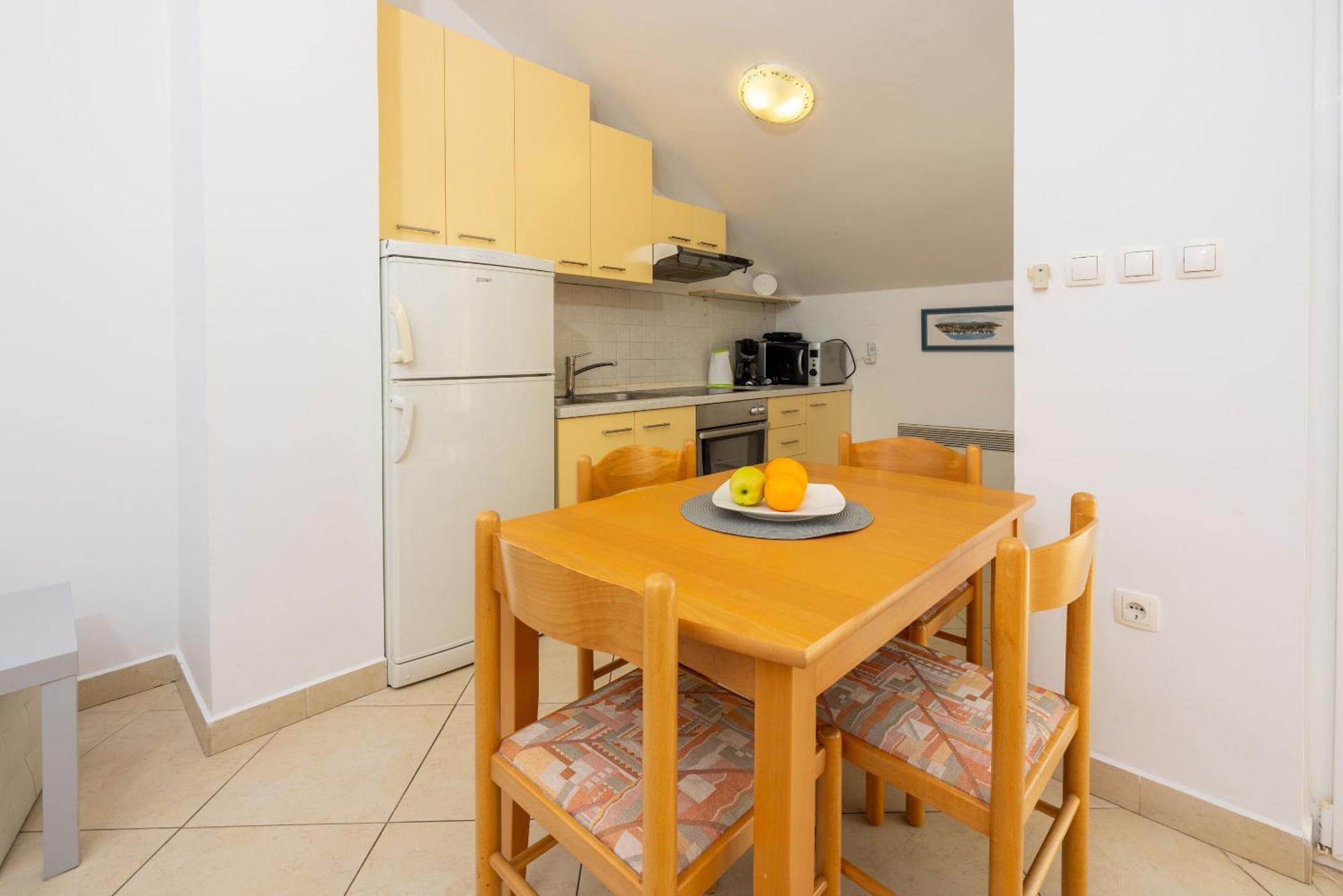 Apartments Petak Dramalj Extérieur photo